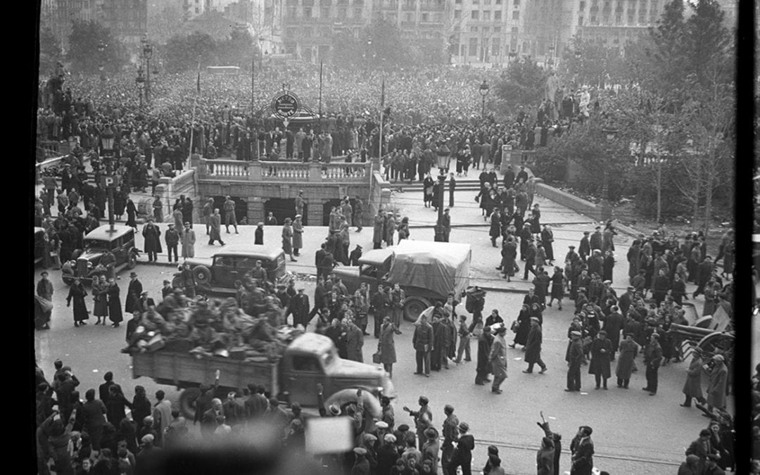 "Entrada de les tropes franquistes a Barcelona fotografiada per Rossend Torras" a càrrec de Francesc Sans